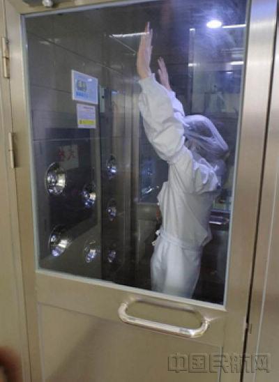民用航空食品生產(chǎn)都得經(jīng)過風淋室 民用航空食品生產(chǎn)都得經(jīng)過風淋室
