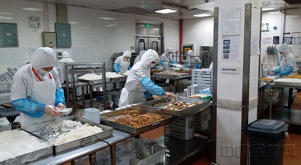 民用航空食品生產(chǎn)都得經(jīng)過風淋室 民用航空食品生產(chǎn)都得經(jīng)過風淋室